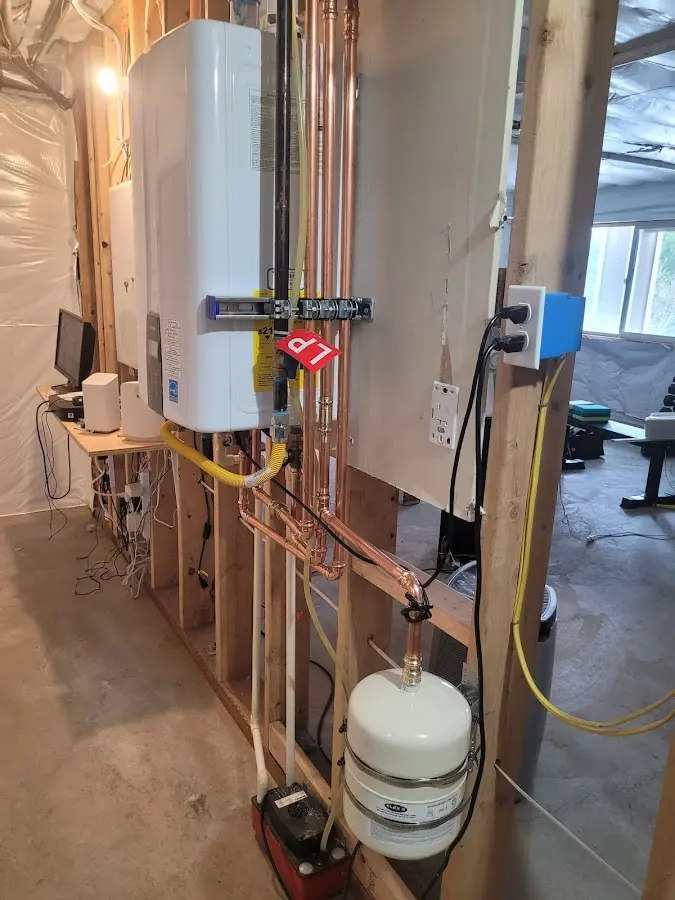 Licensed plumber repairing a kitchen sink in Paris